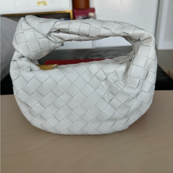 BOTTEGA VENETA
Mini Leather Jodie Bag
Zip fastening
Single top handle - Picture 12 of 12